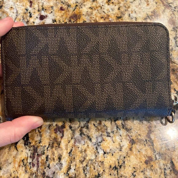 Authentic Michael Kors Wallet - Picture 2 of 4